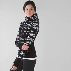 Lululemon Scuba Hoodie ll in Dream Rose Stripe Neutral Blush Black/White Size 4